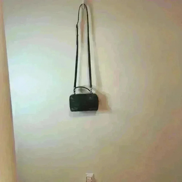 Area stars zipper camera crossbody bag black with gold zipper - Picture 1 of 4